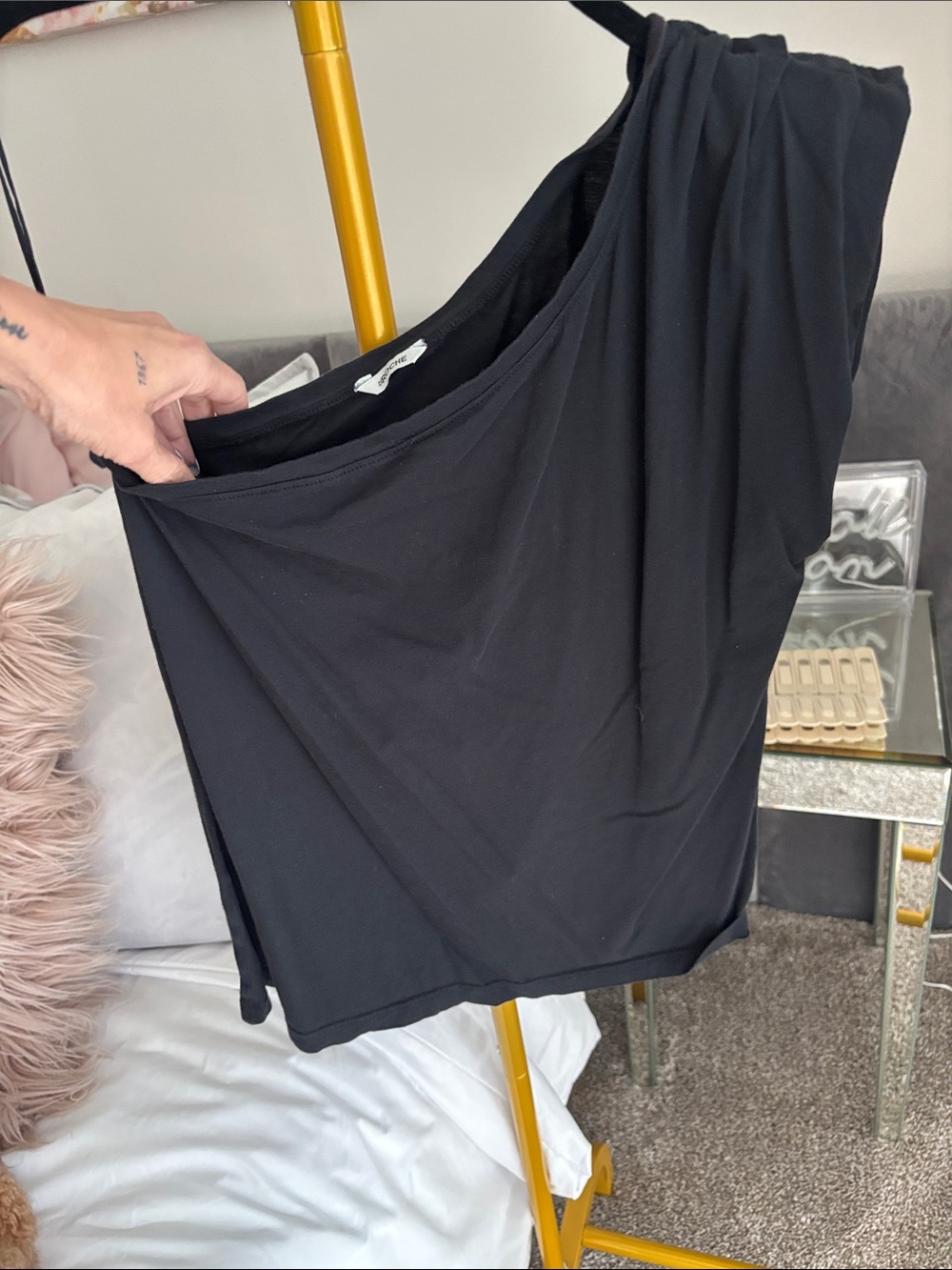 Black One-Shoulder Tank Top